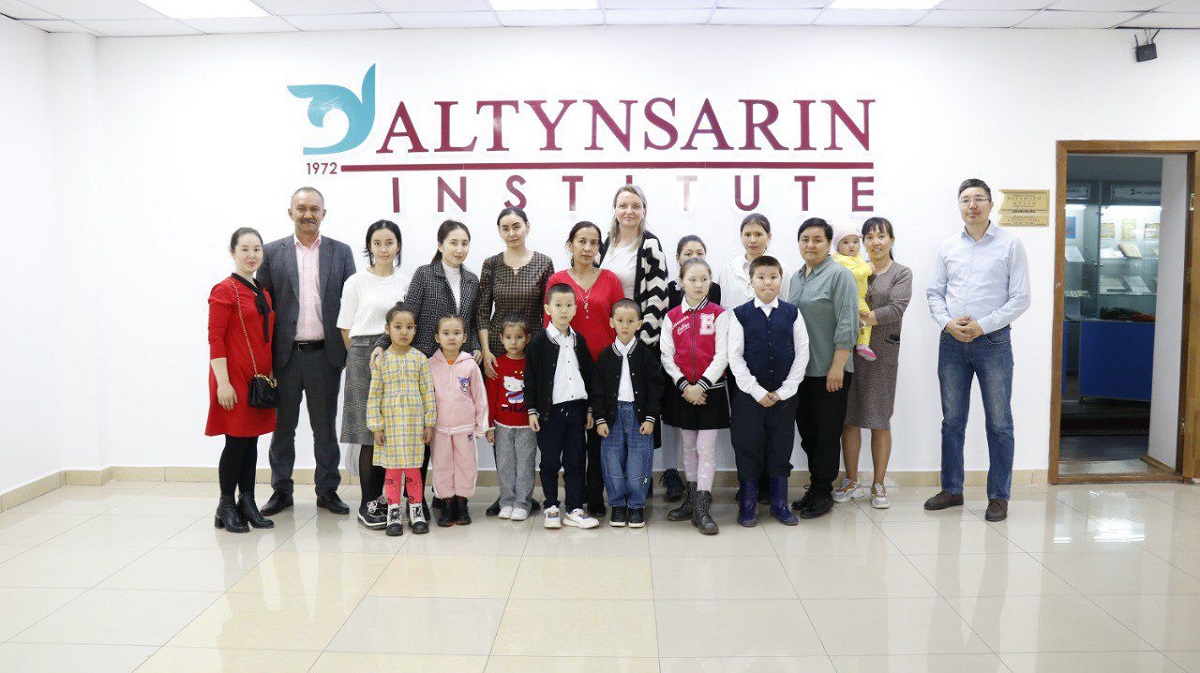 Altynsarin institute су тасқынынан зардап шеккен отбасыларға көмек қолын созуда